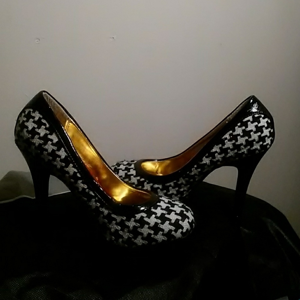 BabyPhat Black n White Heels Pumps